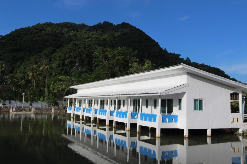 Anavilla Tangke Resort Кханом Екстериор снимка