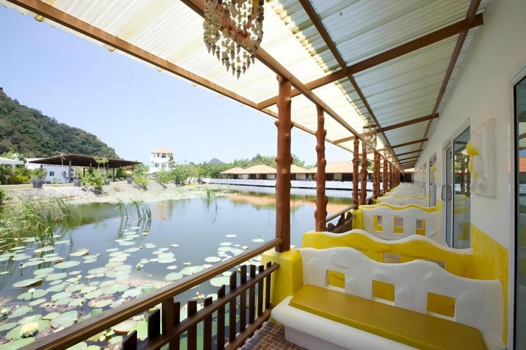 Anavilla Tangke Resort Кханом Екстериор снимка